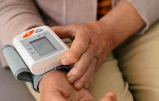 Controlar la presión arterial: una práctica esencial para la salud