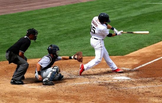 Disfruta de los juegos de béisbol en tu celular